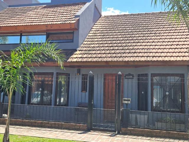 Venta de espectacular Casa 5 o mas ambientes en La Matanza Ciudad Evita