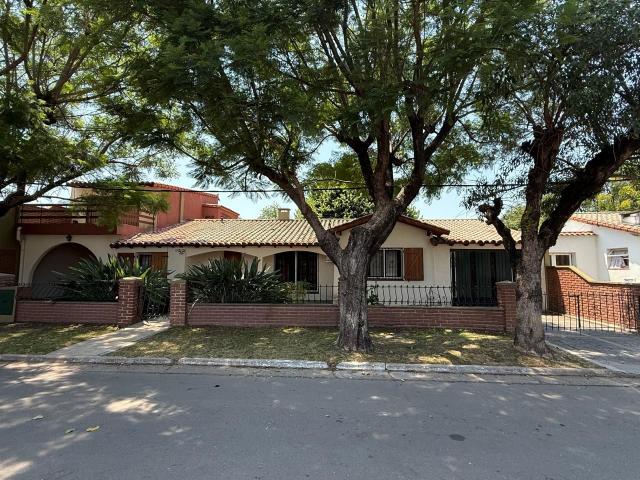 Venta de espectacular Casa 5 o mas ambientes en La Matanza Ciudad Evita