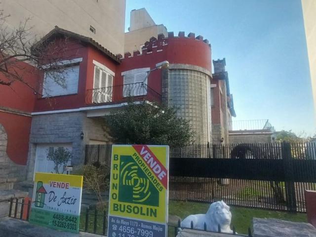 Venta de espectacular Casa 5 o mas ambientes en La Matanza Ramos Mejía