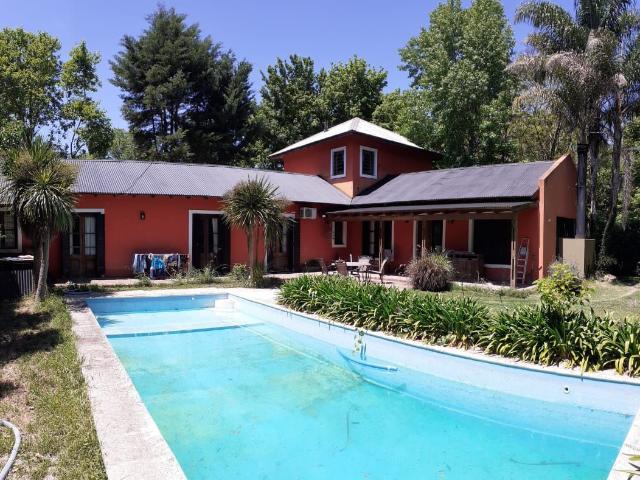 Venta de espectacular Casa 5 o mas ambientes en La Plata Villa Elisa