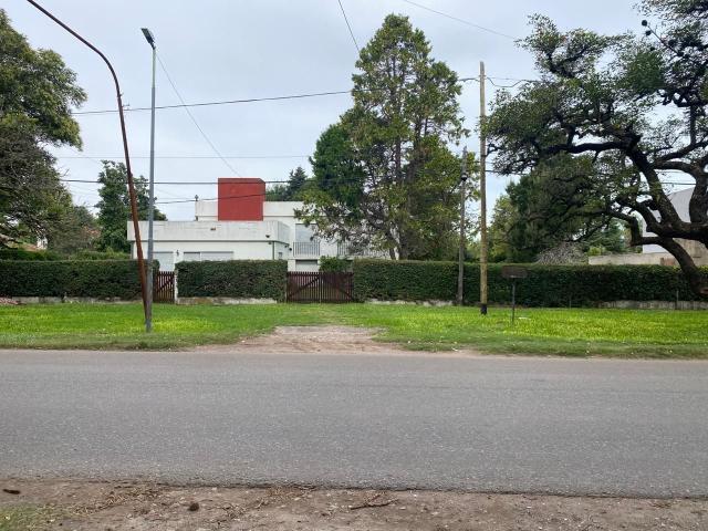 Venta de espectacular Casa 5 o mas ambientes en La Plata Manuel B Gonnet