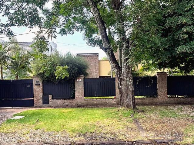 Venta de espectacular Casa 5 o mas ambientes en La Plata Manuel B Gonnet