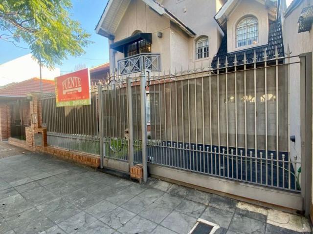 Venta de espectacular Casa 5 o mas ambientes en Lanús