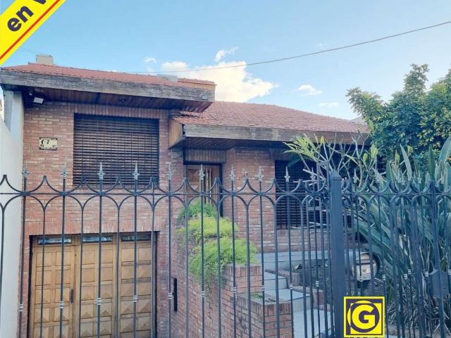 Venta de espectacular Casa 5 o mas ambientes en Lanús Valentín Alsina