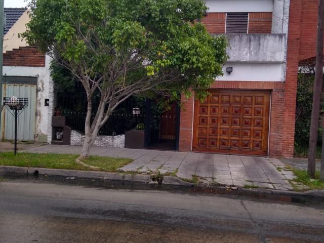 Venta de espectacular Casa 5 o mas ambientes en Lanús Lanús Este