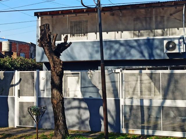 Venta de espectacular Casa 5 o mas ambientes en Lanús Lanús Este