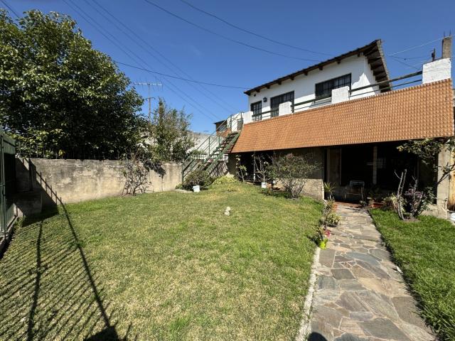 Venta de espectacular Casa 5 o mas ambientes en Lanús Remedios de Escalada