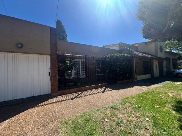 Venta de espectacular Casa 5 o mas ambientes en Lanús Remedios de Escalada