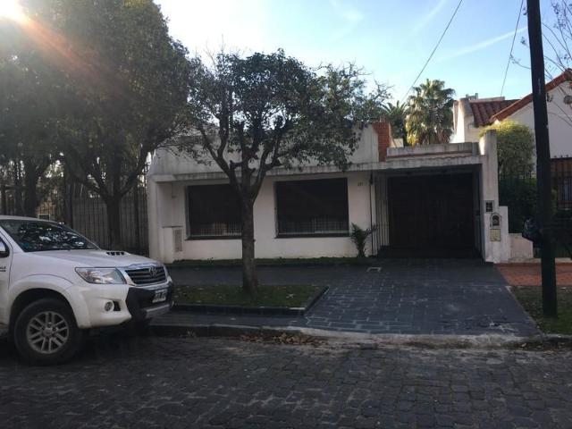 Venta de espectacular Casa 5 o mas ambientes en Lomas de Zamora Banfield