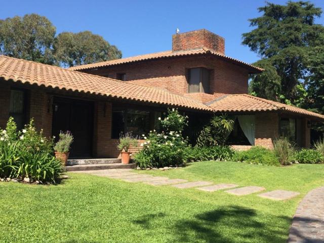 Venta de espectacular Casa 5 o mas ambientes en Luján