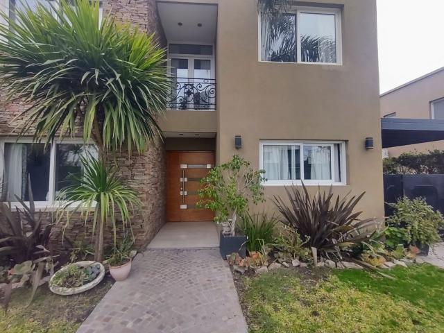 Venta de espectacular Casa 5 o mas ambientes en Malvinas Argentinas