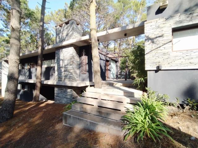 Venta de espectacular Casa 5 o mas ambientes en Mar de las Pampas