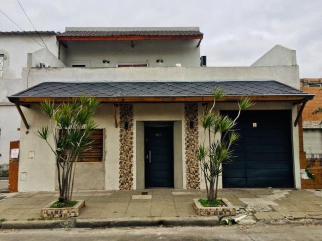 Venta de espectacular Casa 5 o mas ambientes en Mataderos