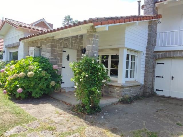 Venta de espectacular Casa 5 o mas ambientes en Miramar