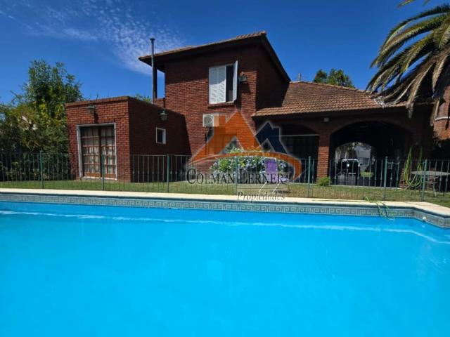 Venta de espectacular Casa 5 o mas ambientes en Moreno
