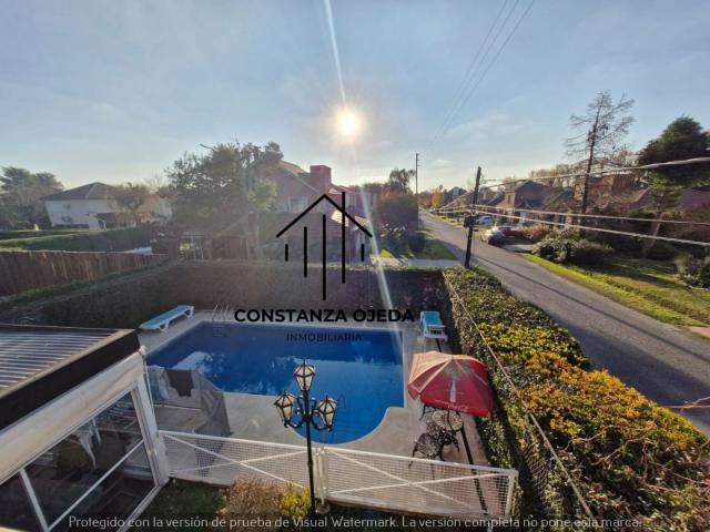 Venta de espectacular Casa 5 o mas ambientes en Moreno