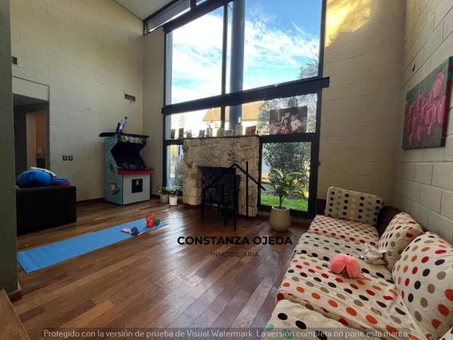 Venta de espectacular Casa 5 o mas ambientes en Moreno