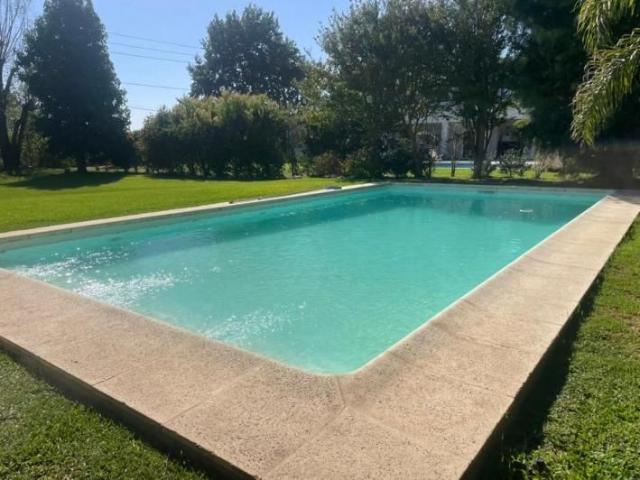Venta de espectacular Casa 5 o mas ambientes en Moreno