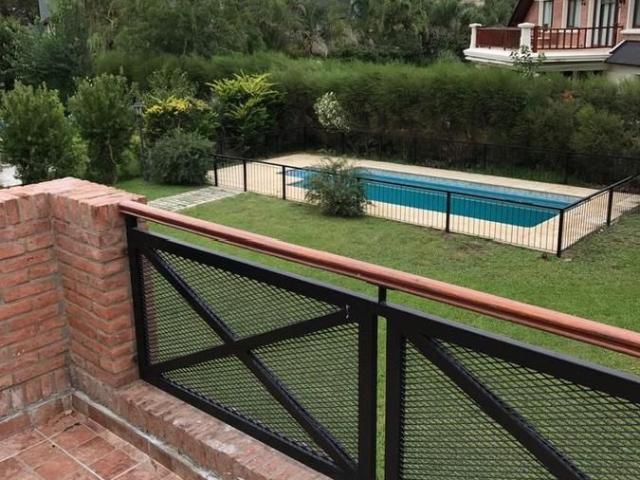 Venta de espectacular Casa 5 o mas ambientes en Moreno