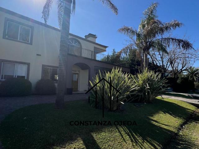 Venta de espectacular Casa 5 o mas ambientes en Moreno
