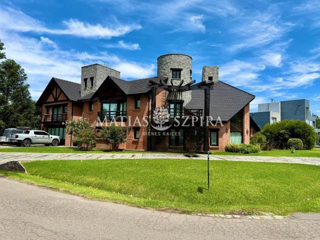 Venta de espectacular Casa 4 ambientes en Moreno