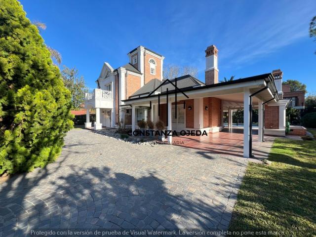 Venta de espectacular Casa 5 o mas ambientes en Moreno