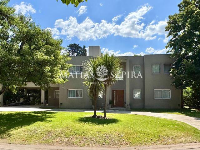 Venta de espectacular Casa 5 o mas ambientes en Moreno
