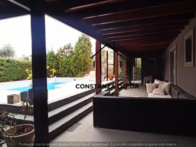 Venta de espectacular Casa 5 o mas ambientes en Moreno