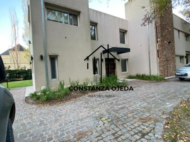 Venta de espectacular Casa 5 o mas ambientes en Moreno