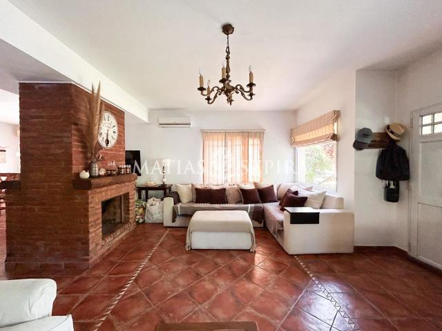 Venta de espectacular Casa 5 o mas ambientes en Moreno