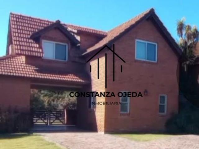 Venta de espectacular Casa 5 o mas ambientes en Moreno