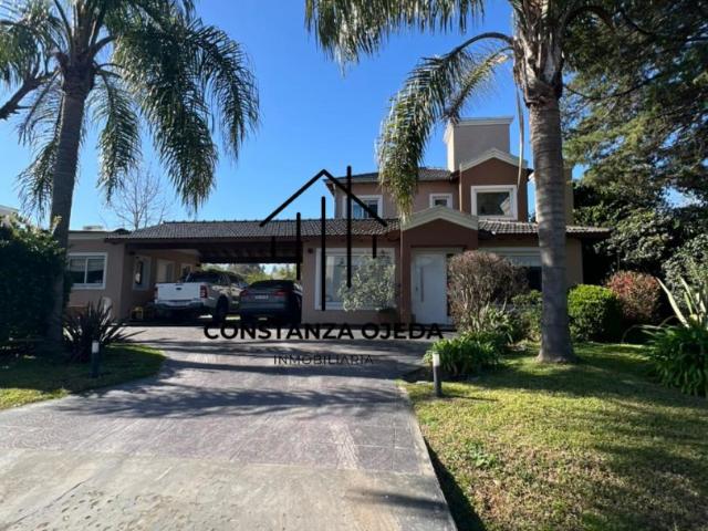 Venta de espectacular Casa 5 o mas ambientes en Moreno