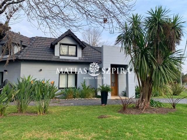 Venta de espectacular Casa 5 o mas ambientes en Moreno