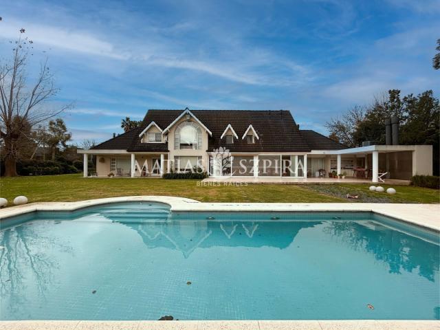 Venta de espectacular Casa 5 o mas ambientes en Moreno