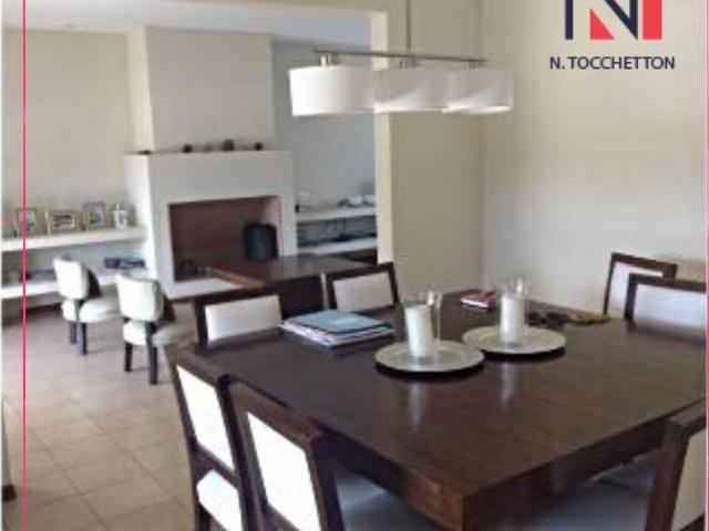 Venta de espectacular Casa 5 o mas ambientes en Moreno