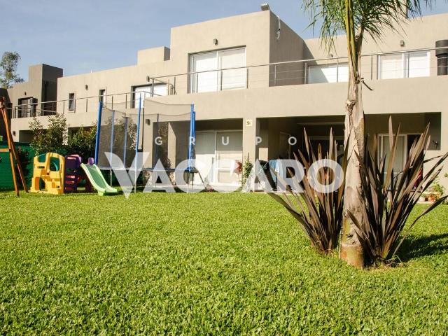 Venta de espectacular Casa 5 o mas ambientes en Moreno