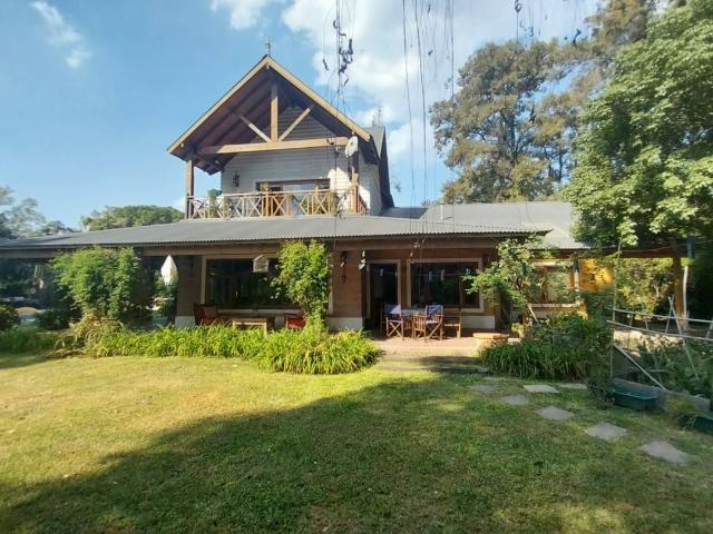 Venta de espectacular Casa 5 o mas ambientes en Moreno