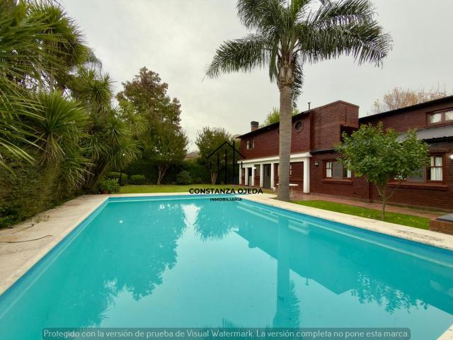 Venta de espectacular Casa 5 o mas ambientes en Moreno