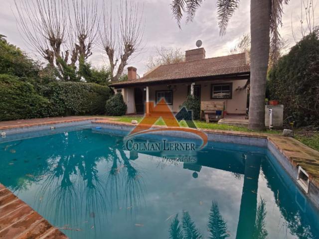 Venta de espectacular Casa 5 o mas ambientes en Moreno