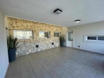 Venta de espectacular Casa 5 o mas ambientes en Moreno Francisco Alvarez