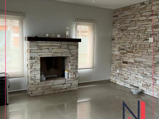 Venta de espectacular Casa 5 o mas ambientes en Moreno Francisco Alvarez