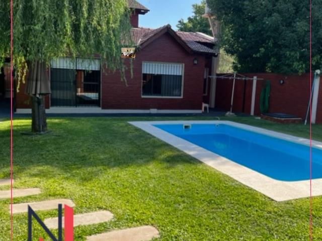 Venta de espectacular Casa 5 o mas ambientes en Moreno Francisco Alvarez