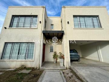 Venta de espectacular Casa 5 o mas ambientes en Moreno Francisco Alvarez