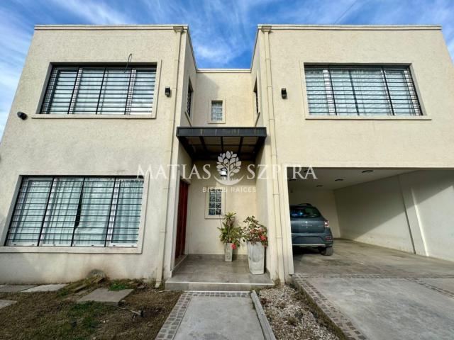 Venta de espectacular Casa 5 o mas ambientes en Moreno Francisco Alvarez