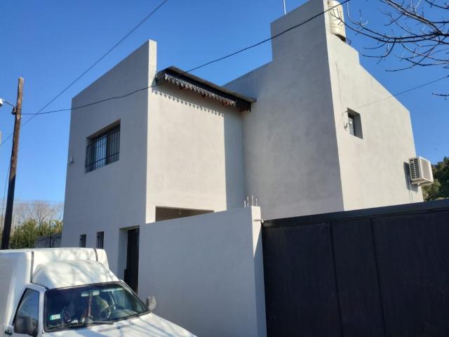 Venta de espectacular Casa 5 o mas ambientes en Moreno Francisco Alvarez