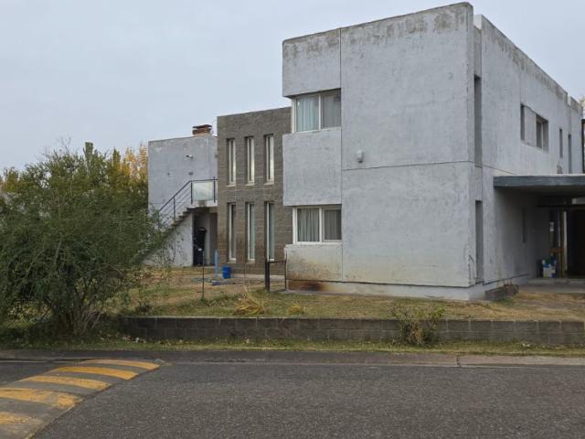 Venta de espectacular Casa 5 o mas ambientes en Neuquén