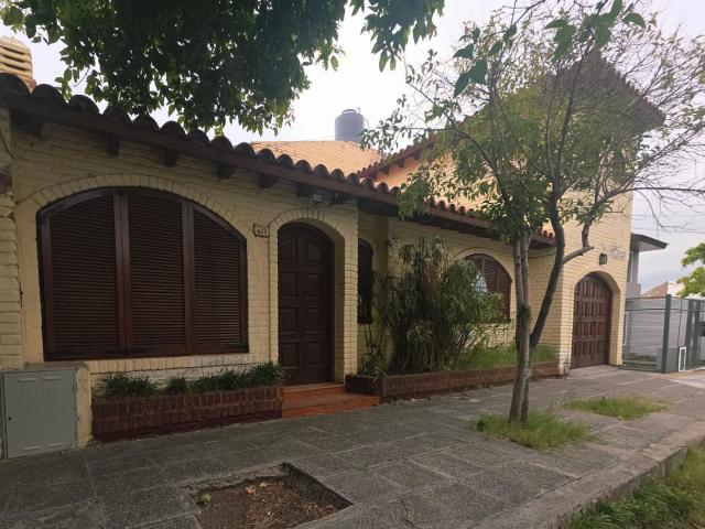 Venta de espectacular Casa 5 o mas ambientes en Neuquén