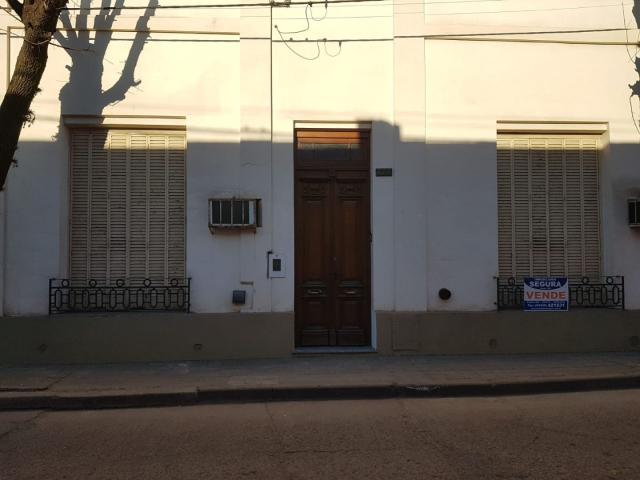 Venta de espectacular Casa 5 o mas ambientes en Nogoyá