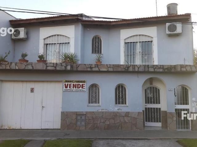 Venta de espectacular Casa 5 o mas ambientes en Rosario