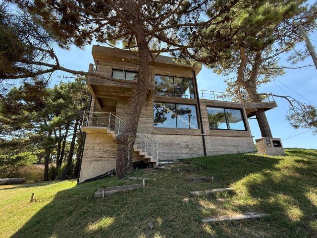 Venta de espectacular Casa 5 o mas ambientes en Pinamar